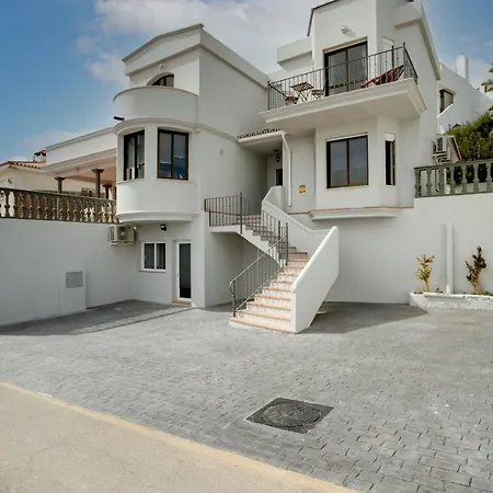 Rosario - Buenas Noches Villa Estepona
